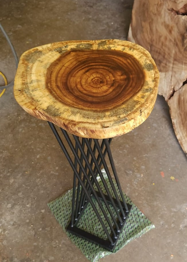 Pedestal Metal y Madera de Parota